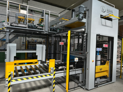 De Marfil hoogladerpalletiser opgesteld in een fabrieksetting