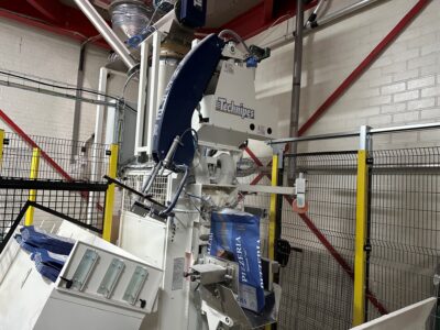 De Technipes Tecno FF aan het werk bij Holland Meel